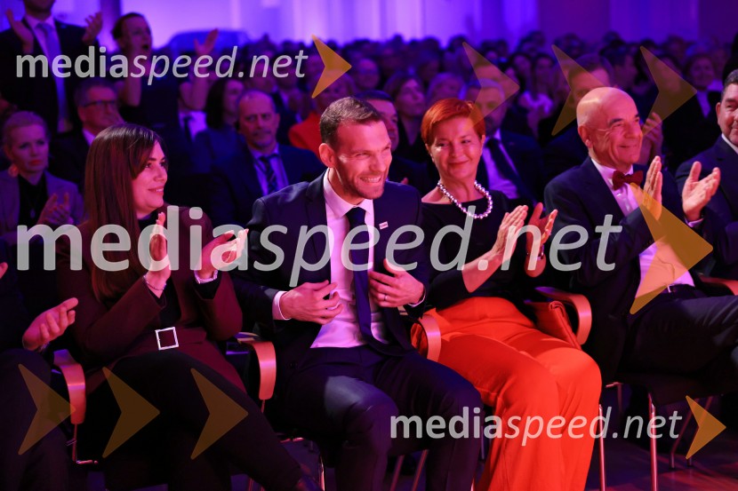 Tonetu Strnadu priznanje za življenjsko delo,  mladi manager 2025 je Aleš Ugovšek iz skupine M Sora,  Artemidi v roke Ireni Brugger in Juditi Rigler