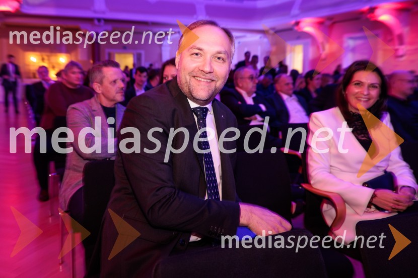 Tonetu Strnadu priznanje za življenjsko delo,  mladi manager 2025 je Aleš Ugovšek iz skupine M Sora,  Artemidi v roke Ireni Brugger in Juditi Rigler