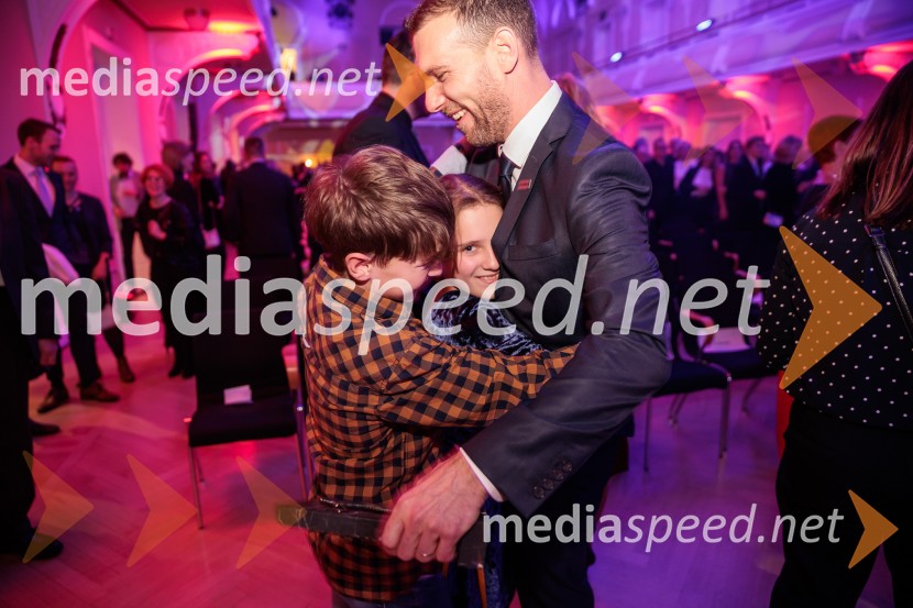 Tonetu Strnadu priznanje za življenjsko delo,  mladi manager 2025 je Aleš Ugovšek iz skupine M Sora,  Artemidi v roke Ireni Brugger in Juditi Rigler