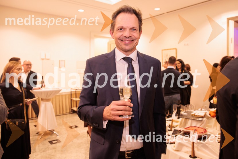 Tonetu Strnadu priznanje za življenjsko delo,  mladi manager 2025 je Aleš Ugovšek iz skupine M Sora,  Artemidi v roke Ireni Brugger in Juditi Rigler