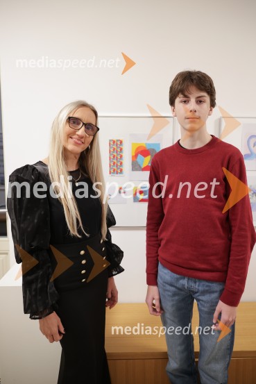 V Art centru predstavili novo poštno znamko iz serije Ljubezen ter odprli razstavo mladih ustvarjalcev