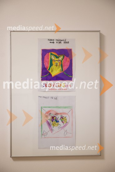 V Art centru predstavili novo poštno znamko iz serije Ljubezen ter odprli razstavo mladih ustvarjalcev