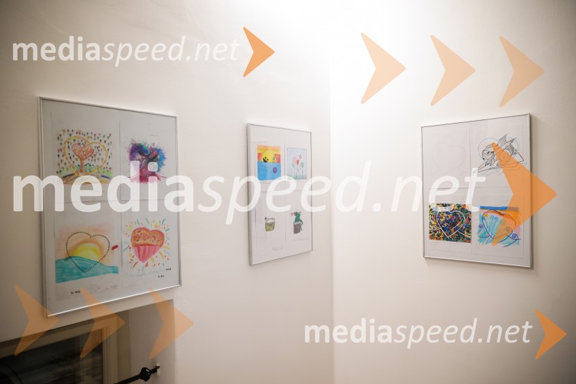 V Art centru predstavili novo poštno znamko iz serije Ljubezen ter odprli razstavo mladih ustvarjalcev