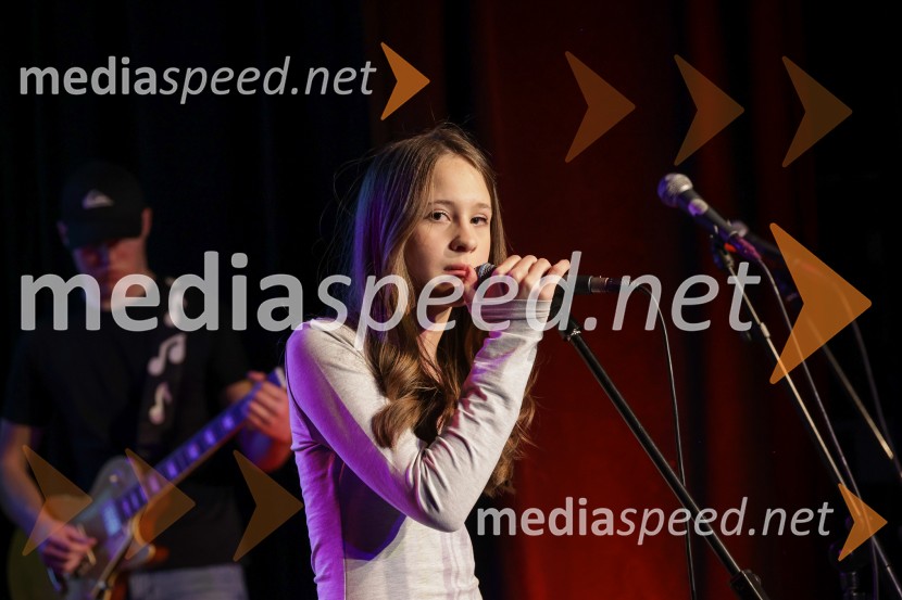 V Art centru predstavili novo poštno znamko iz serije Ljubezen ter odprli razstavo mladih ustvarjalcev