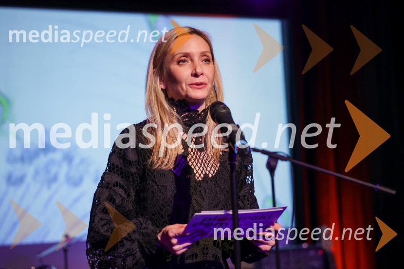 V Art centru predstavili novo poštno znamko iz serije Ljubezen ter odprli razstavo mladih ustvarjalcev