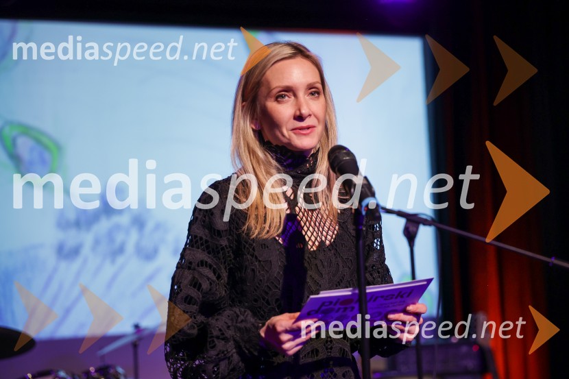 V Art centru predstavili novo poštno znamko iz serije Ljubezen ter odprli razstavo mladih ustvarjalcev