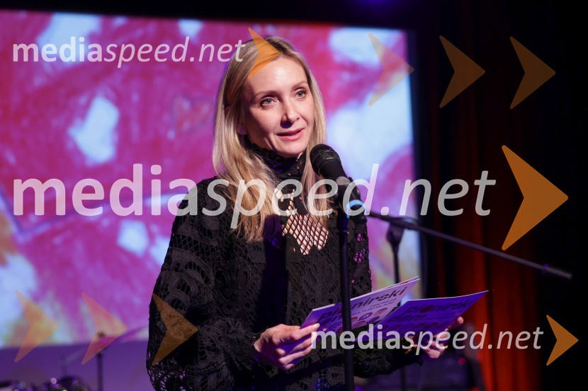 V Art centru predstavili novo poštno znamko iz serije Ljubezen ter odprli razstavo mladih ustvarjalcev