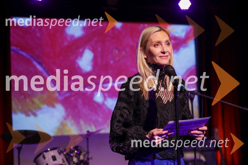 V Art centru predstavili novo poštno znamko iz serije Ljubezen ter odprli razstavo mladih ustvarjalcev