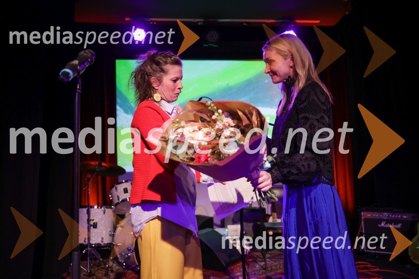 V Art centru predstavili novo poštno znamko iz serije Ljubezen ter odprli razstavo mladih ustvarjalcev