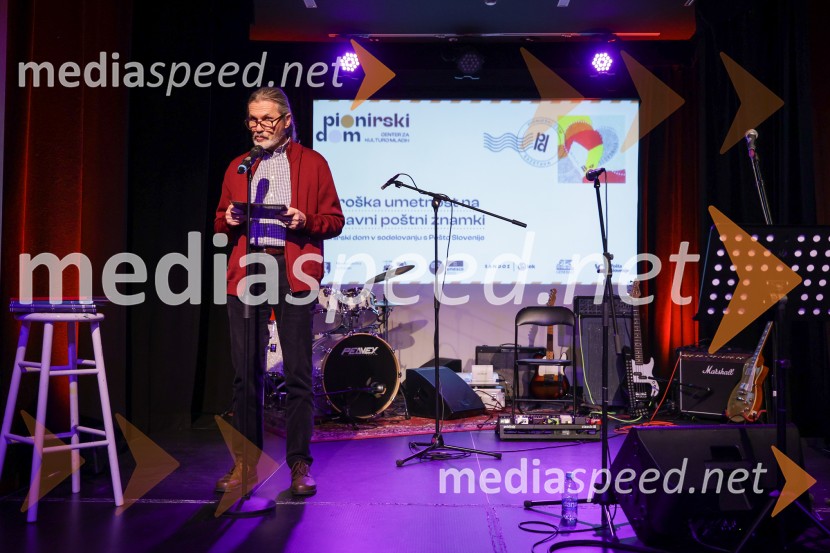 V Art centru predstavili novo poštno znamko iz serije Ljubezen ter odprli razstavo mladih ustvarjalcev