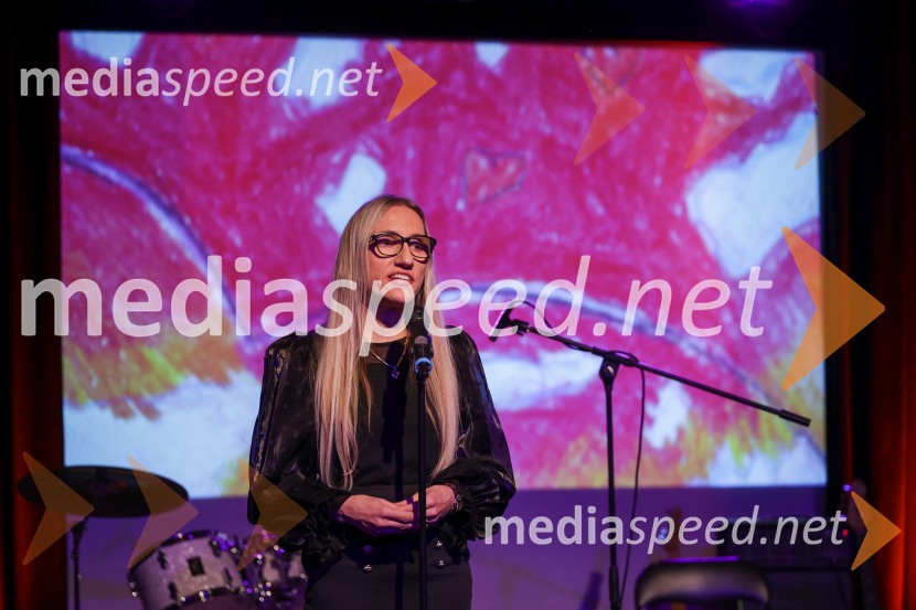 V Art centru predstavili novo poštno znamko iz serije Ljubezen ter odprli razstavo mladih ustvarjalcev