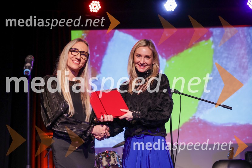 V Art centru predstavili novo poštno znamko iz serije Ljubezen ter odprli razstavo mladih ustvarjalcev