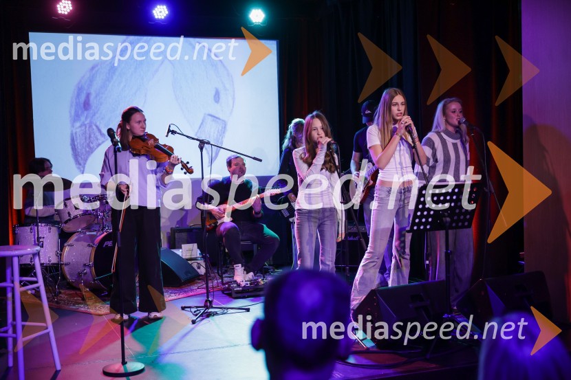 V Art centru predstavili novo poštno znamko iz serije Ljubezen ter odprli razstavo mladih ustvarjalcev