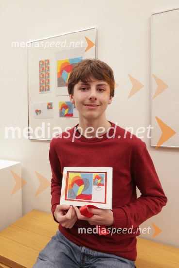 V Art centru predstavili novo poštno znamko iz serije Ljubezen ter odprli razstavo mladih ustvarjalcev