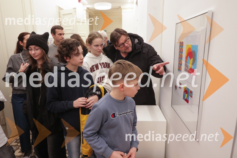 V Art centru predstavili novo poštno znamko iz serije Ljubezen ter odprli razstavo mladih ustvarjalcev