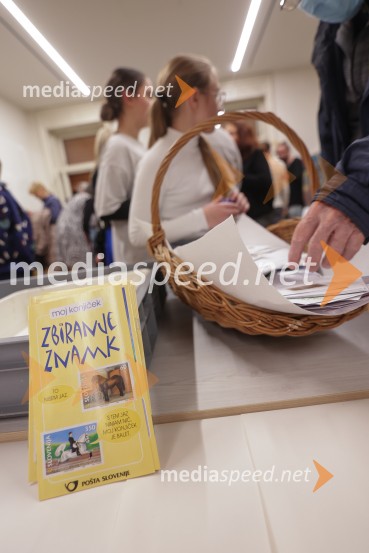 V Art centru predstavili novo poštno znamko iz serije Ljubezen ter odprli razstavo mladih ustvarjalcev