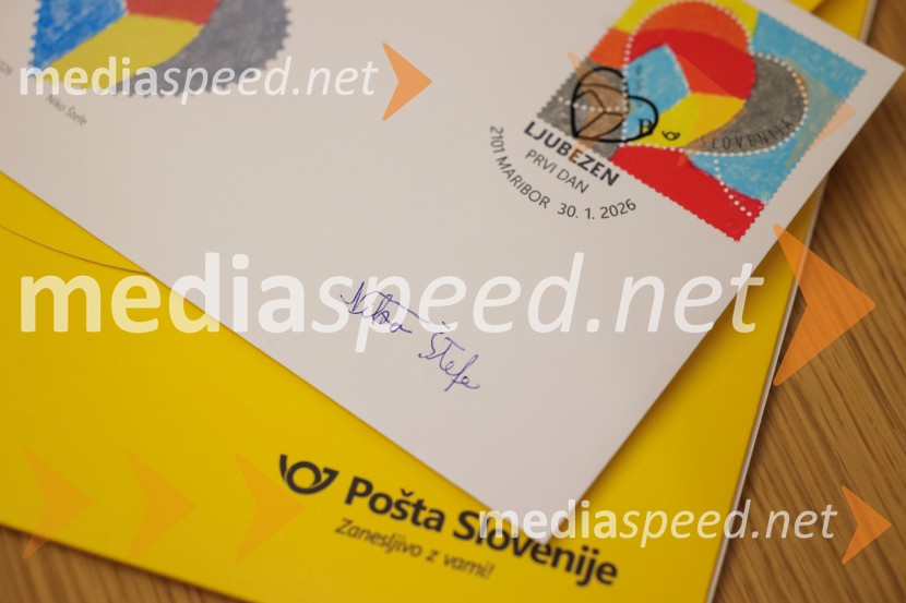 V Art centru predstavili novo poštno znamko iz serije Ljubezen ter odprli razstavo mladih ustvarjalcev