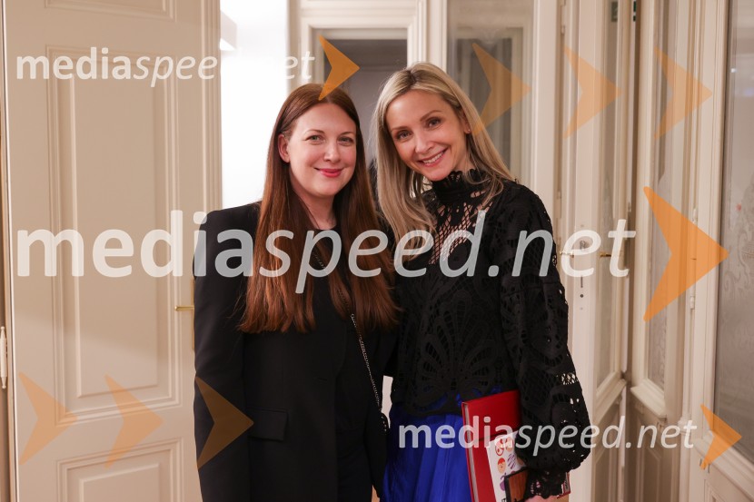 V Art centru predstavili novo poštno znamko iz serije Ljubezen ter odprli razstavo mladih ustvarjalcev