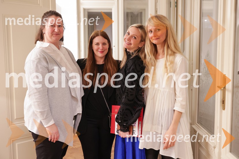 V Art centru predstavili novo poštno znamko iz serije Ljubezen ter odprli razstavo mladih ustvarjalcev