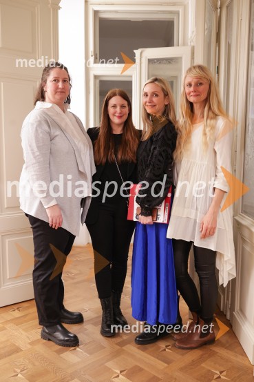 V Art centru predstavili novo poštno znamko iz serije Ljubezen ter odprli razstavo mladih ustvarjalcev