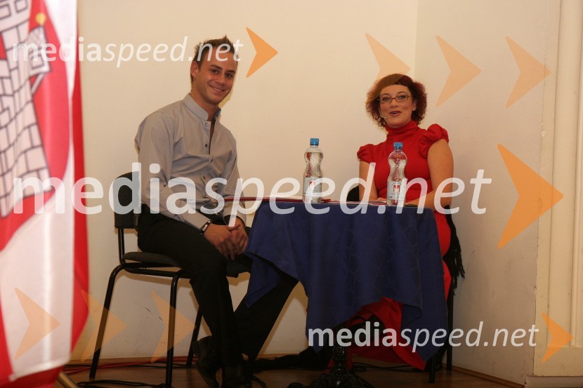 Zoran Franc in Simona Kopinšek, voditelja prireditvePodelitev priznanj Mestne občine Maribor za leto 2009 in razglasitev častnega občana