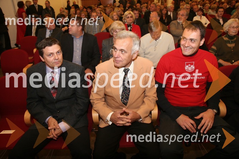 Viktor Markelj, Pointing ter prejemniki mestnega pečata, Alojz Klemenčič, predsednik Mestne četrti Tabor ter prejemniki mestnega pečata Tabor in Uroš Grbič, Mestna četrt Tezno ter prejemniki mestnega pečataPodelitev priznanj Mestne občine Maribor za leto 2009 in razglasitev častnega občana