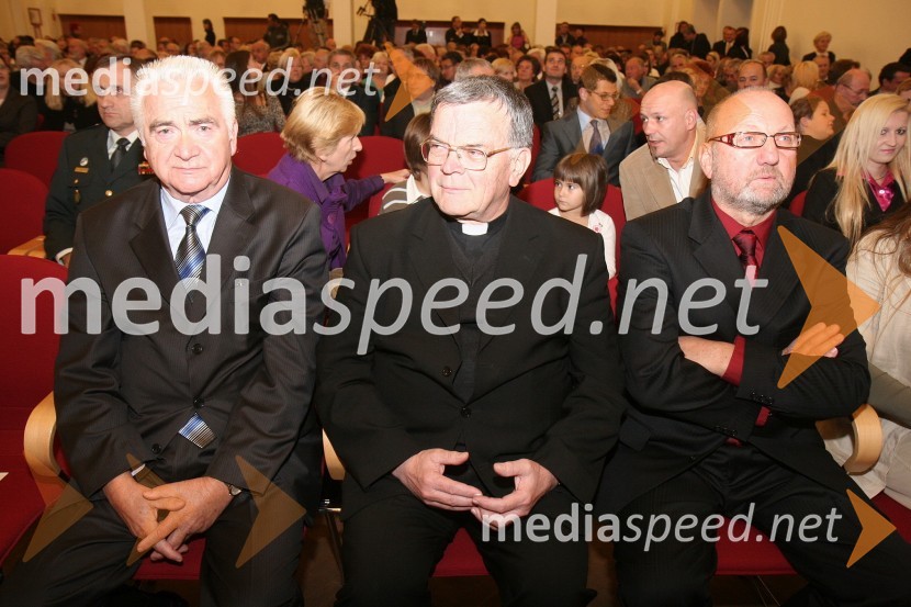 Karl Midlil, predsednik Komisije mestnega sveta Mestne občine Maribor za priznanje in nagrade, dr. Stanislav Lipovšek, stolni župnik, predstavnik Nadškofije Maribor, prejemniki listine mesta Maribor  in ...Podelitev priznanj Mestne občine Maribor za leto 2009 in razglasitev častnega občana