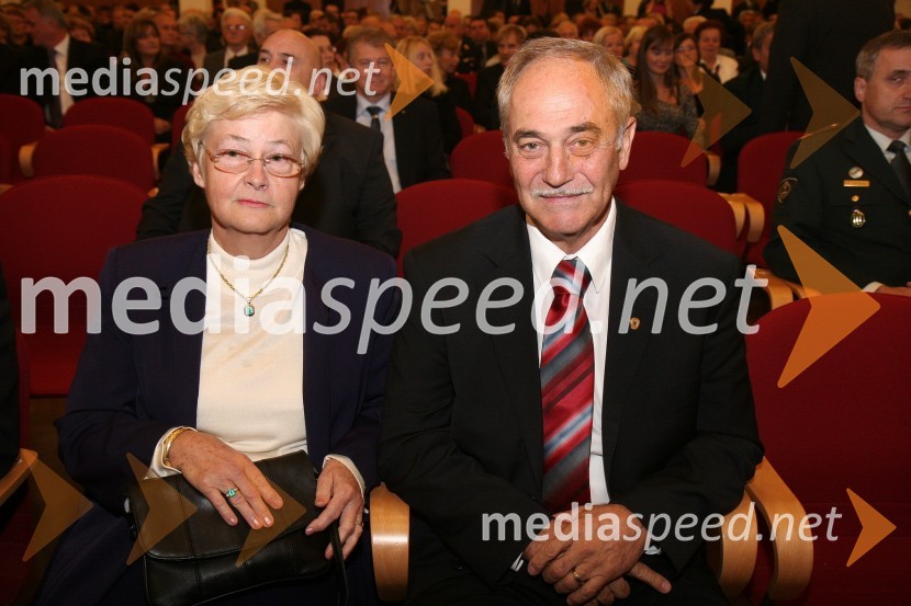 Rudi Moge, nekdanji poslanec DZ in predsednik sveta SNG Maribor ter prejemnik priznanja častni občan in soproga Alojzija Čas MogePodelitev priznanj Mestne občine Maribor za leto 2009 in razglasitev častnega občana