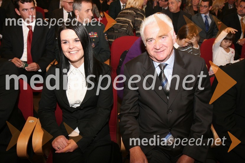 Tanja Kangler, soproga Franca Kanglerja in Karl Midlil, predsednik Komisije mestnega sveta Mestne občine Maribor za priznanje in nagradePodelitev priznanj Mestne občine Maribor za leto 2009 in razglasitev častnega občana