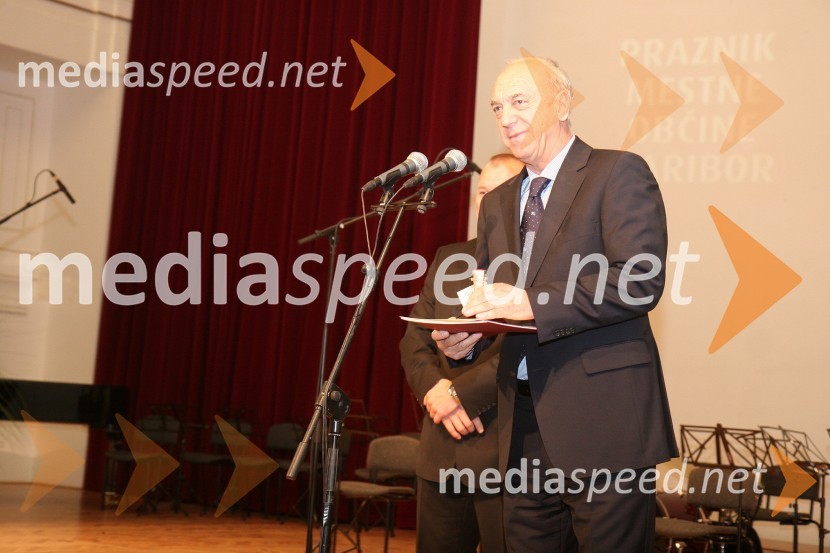 Janez Ujčič, generalni direktor RTS in mestni svetnik MOMPodelitev priznanj Mestne občine Maribor za leto 2009 in razglasitev častnega občana