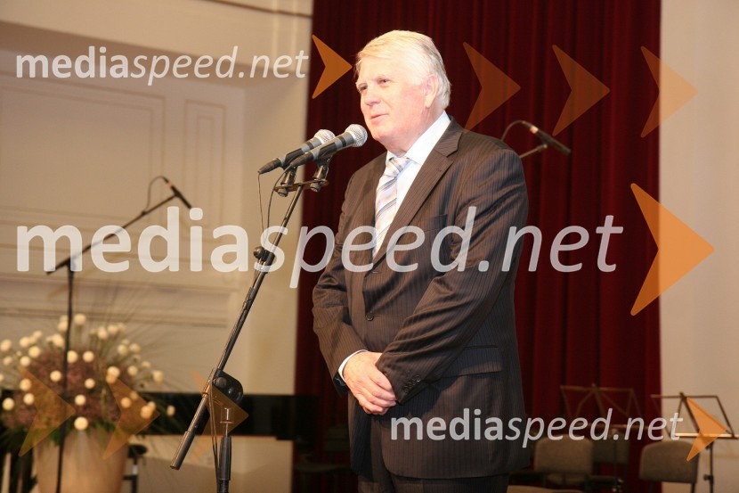 Prim. prof. dr. Erih Tetičkovič, predsednik Društva za varstvo in proti mučenju živali MariborPodelitev priznanj Mestne občine Maribor za leto 2009 in razglasitev častnega občana