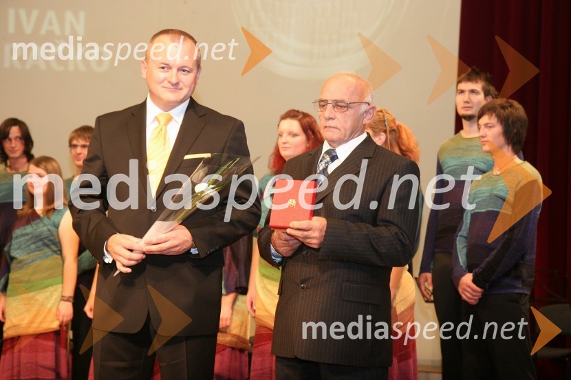 Franc Kangler, župan Mestne občine Maribor in Ivan Bračko, prejemnik mestnega pečatnikaPodelitev priznanj Mestne občine Maribor za leto 2009 in razglasitev častnega občana