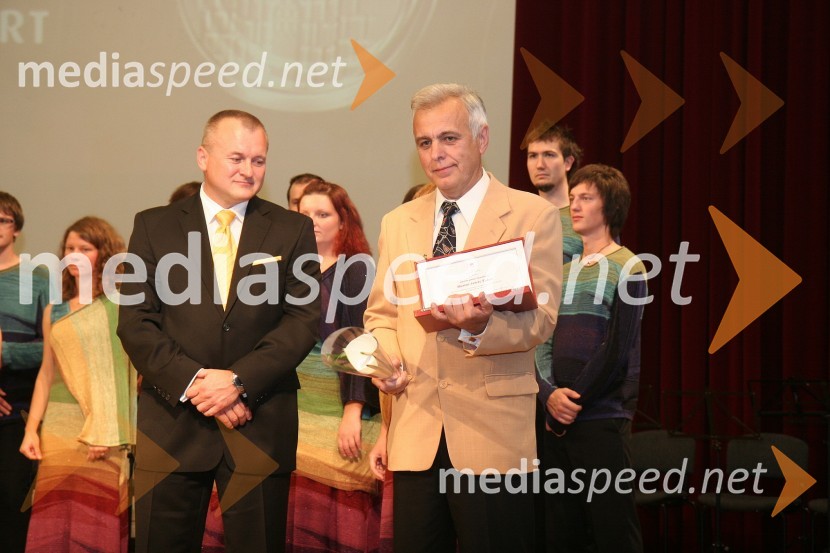 Franc Kangler, župan Mestne občine Maribor in Alojz Klemenčič, predsednik Mestne četrti Tabor in prejemniki mestnega pečataPodelitev priznanj Mestne občine Maribor za leto 2009 in razglasitev častnega občana