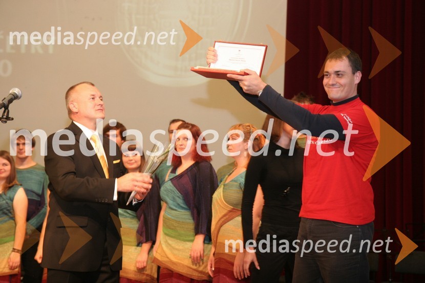 Franc Kangler, župan Mestne občine Maribor in Uroš Grbič, Mestna četrt Tezno ter prejemniki mestnega pečataPodelitev priznanj Mestne občine Maribor za leto 2009 in razglasitev častnega občana