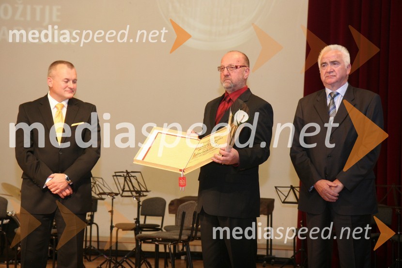 Franc Kangler, župan Mestne občine Maribor, Martin Benko, predsednik društva Sožitje Maribor ter prejemniki listine mesta Maribor in Karl Midlil, predsednik Komisije mestnega sveta Mestne občine Maribor za priznanje in nagradePodelitev priznanj Mestne občine Maribor za leto 2009 in razglasitev častnega občana