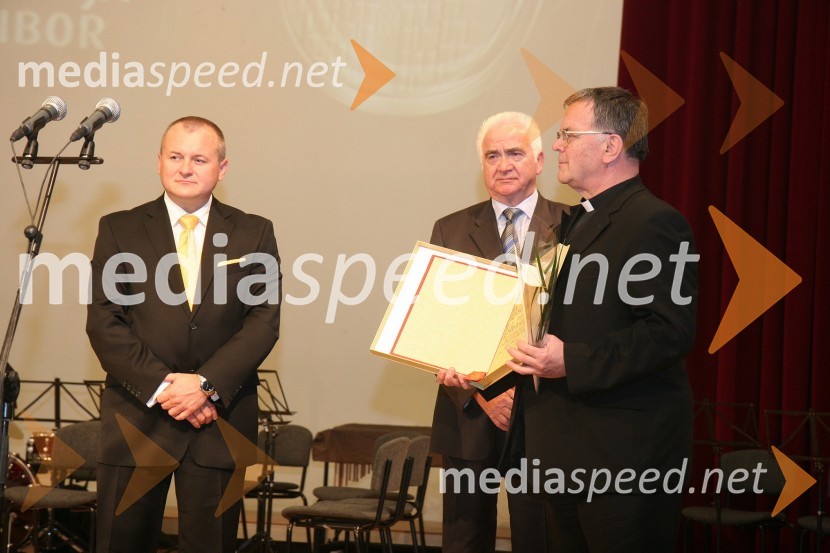 Franc Kangler, župan Mestne občine Maribor, dr. Stanislav Lipovšek, stolni župnik, predstavnik Nadškofije Maribor, prejemniki listine mesta Maribor in Karl Midlil, predsednik Komisije mestnega sveta Mestne občine Maribor za priznanje in nagradePodelitev priznanj Mestne občine Maribor za leto 2009 in razglasitev častnega občana