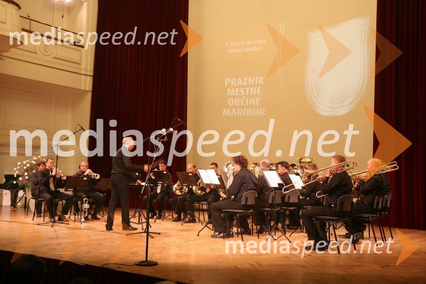 Brass Band Maribor in dirigent Franc RizmalPodelitev priznanj Mestne občine Maribor za leto 2009 in razglasitev častnega občana