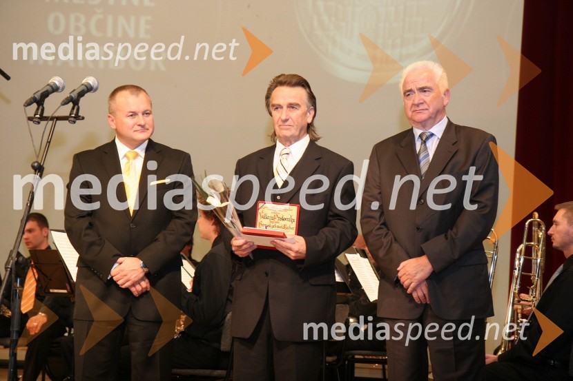 Franc Kangler, župan Mestne občine Maribor, Valter Pristovnik, predsednik športnega društva Invalid Maribor in ŽNTK Finea Maribor ter prejemnik bronastega grba mesta Maribor in Karl Midlil, predsednik Komisije mestnega sveta Mestne občine Maribor za priznanje in nagradePodelitev priznanj Mestne občine Maribor za leto 2009 in razglasitev častnega občana