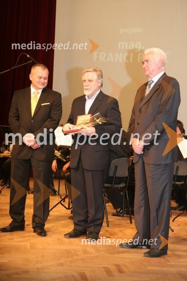 Franc Kangler, župan Mestne občine Maribor, mag. Franci Pivec, predsednik Zveze kulturnih društev Maribor in svetovalec direktorja na Inštitutu informacijskih znanosti Maribor ter prejemnik zlatega grba mesta Maribor in Karl Midlil, predsednik Komisije mestnega sveta Mestne občine Maribor za priznanje in nagradePodelitev priznanj Mestne občine Maribor za leto 2009 in razglasitev častnega občana