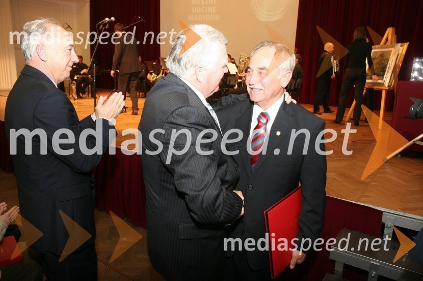 Janez Ujčič, generalni direktor RTS in mestni svetnik MOM, prim. prof. dr. Erih Tetičkovič, predsednik Društva za varstvo in proti mučenju živali Maribor in Rudi Moge, nekdanji poslanec DZ in predsednik sveta SNG Maribor ter prejemnik priznanja častni občanPodelitev priznanj Mestne občine Maribor za leto 2009 in razglasitev častnega občana