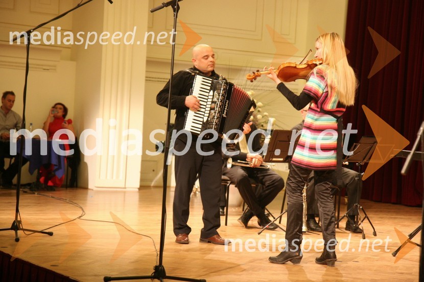 Branko Rožman, harmonika in Petra Božič, violinaPodelitev priznanj Mestne občine Maribor za leto 2009 in razglasitev častnega občana