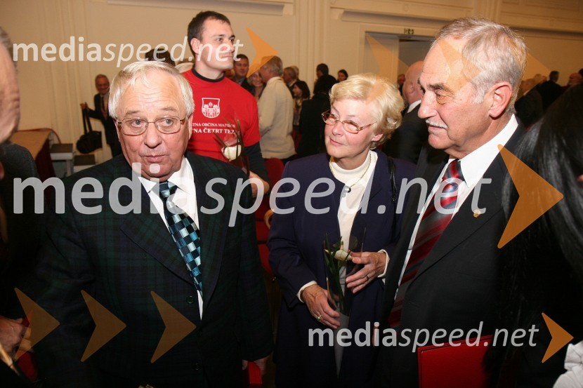 prim. prof. dr. Elko Borko, zdravnik ter prejemnik srebrnega grba mesta Maribor, Rudi Moge, nekdanji poslanec DZ in predsednik sveta SNG Maribor ter prejemnik priznanja častni občan in soproga Alojzija Čas MogePodelitev priznanj Mestne občine Maribor za leto 2009 in razglasitev častnega občana