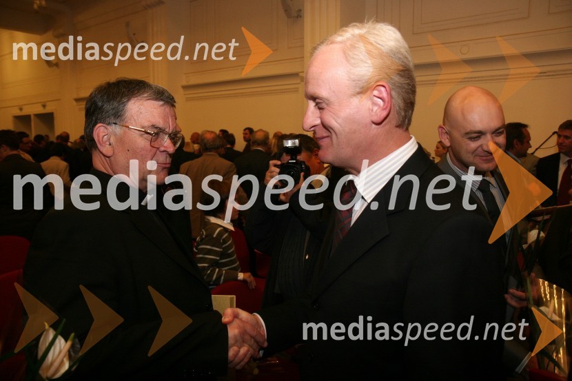 Dr. Stanislav Lipovšek, stolni župnik, predstavnik Nadškofije Maribor in prejemniki listine mesta Maribor in Danilo Burnač, direktor podjetja Mariborski Vodovod ter prejemnik mestnega pečatnikaPodelitev priznanj Mestne občine Maribor za leto 2009 in razglasitev častnega občana