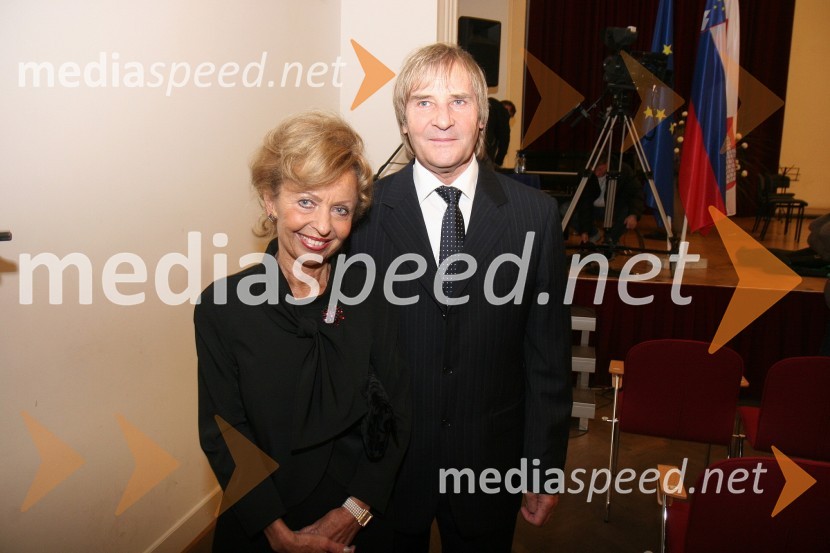 Dušan Radonjič, prodekan Ekonomsko-poslovne fakultete Univerze v Mariboru za razvojne projekte in soproga TanjaPodelitev priznanj Mestne občine Maribor za leto 2009 in razglasitev častnega občana