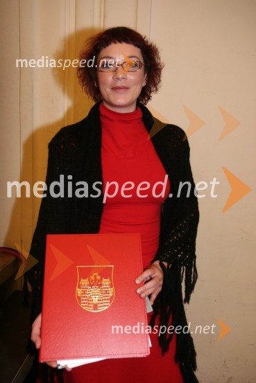 Simona Kopinšek, voditeljica prireditvePodelitev priznanj Mestne občine Maribor za leto 2009 in razglasitev častnega občana