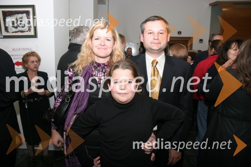 Milica Simonič Steiner, direktorica Mestne uprave Maribor z družinoPodelitev priznanj Mestne občine Maribor za leto 2009 in razglasitev častnega občana