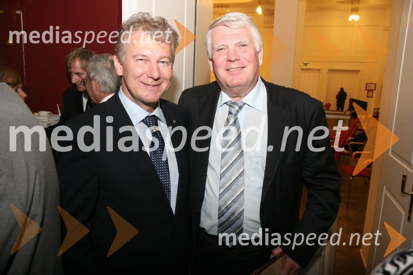 Dr. Davorin Kračun, profesor na Ekonomsko-poslovni fakulteti Univerze v Mariboru ter nekdanji veleposlanik Slovenije v ZDA in prim. prof. dr. Erih Tetičkovič, predsednik Društva za varstvo in proti mučenju živali MariborPodelitev priznanj Mestne občine Maribor za leto 2009 in razglasitev častnega občana