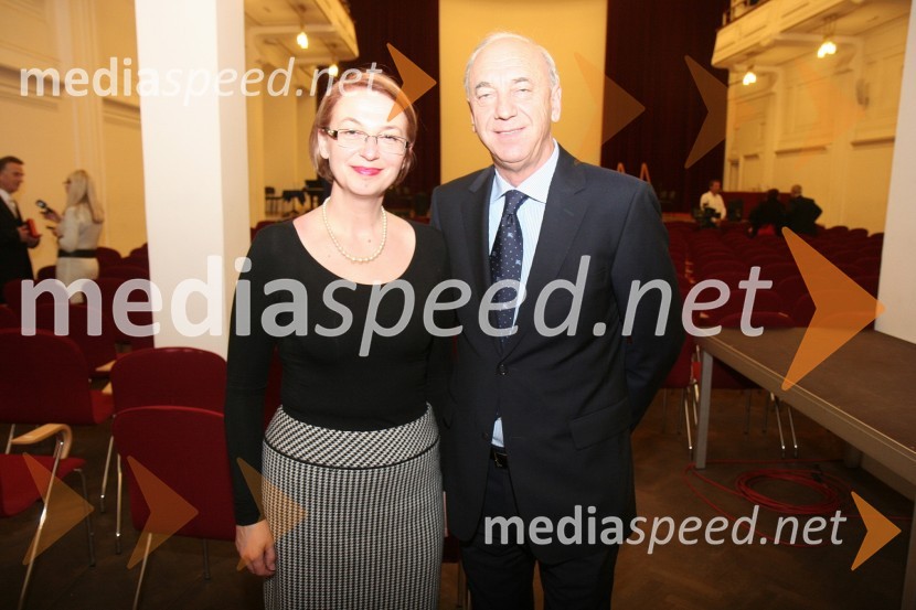 Mirjana Koren, direktorica Pokrajinskega muzeja Maribor in Janez Ujčič, generalni direktor RTS in mestni svetnik MOMPodelitev priznanj Mestne občine Maribor za leto 2009 in razglasitev častnega občana