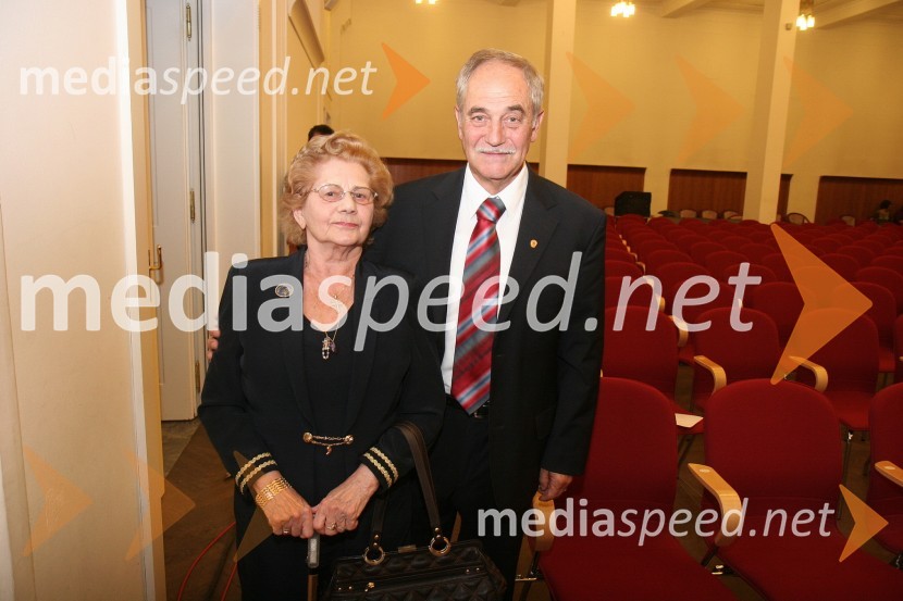 ... in Rudi Moge, nekdanji poslanec DZ in predsednik sveta SNG Maribor ter prejemnik priznanja častni občanPodelitev priznanj Mestne občine Maribor za leto 2009 in razglasitev častnega občana