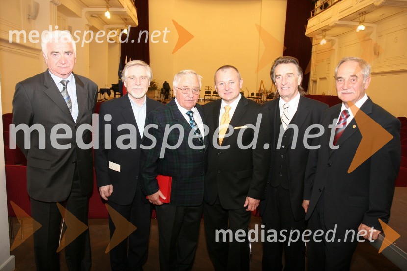 Karl Midlil, predsednik Komisije mestnega sveta Mestne občine Maribor za priznanje in nagrade, mag. Franci Pivec, predsednik Zveze kulturnih društev Maribor in svetovalec direktorja na Inštitutu informacijskih znanosti Maribor ter prejemnik zlatega grba mesta Maribor, prim. prof. dr. Elko Borko, zdravnik ter prejemnik srebrnega grba mesta Maribor, Franc Kangler, župan Mestne občine Maribor, Valter Pristovnik, predsednik športnega društva Invalid Maribor in ŽNTK Finea Maribor ter prejemnik bronastega grba mesta Maribor in Rudi Moge, nekdanji poslanec DZ in predsednik sveta SNG Maribor ter prejemnik priznanja častni občanPodelitev priznanj Mestne občine Maribor za leto 2009 in razglasitev častnega občana